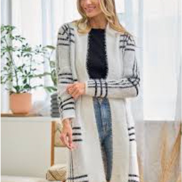 On Blue Eyelash knit cardigan open front size small NWT. Black and white soft - Picture 1 of 10